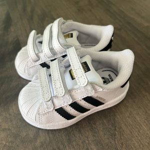 Adidas Superstar size 4